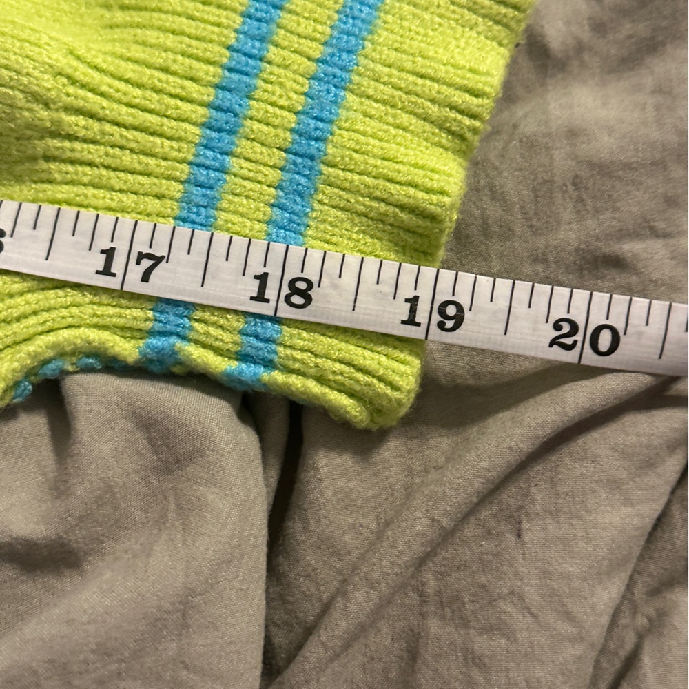 “New In” Brand Oversized Color Block Sweater. - Picture 7 of 7